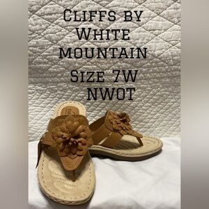 NWOT Sandals Cliff by White Mountain Size 7W